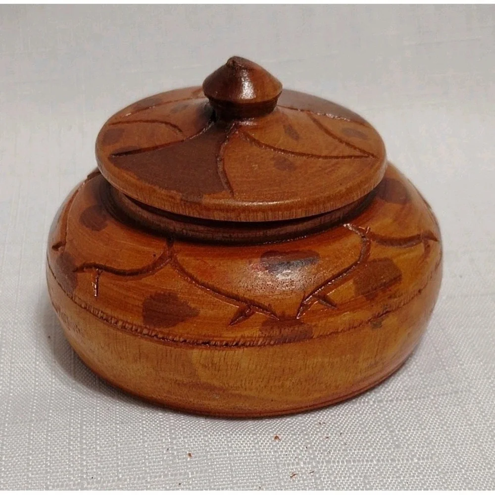 Vintage Hand Carved Two Tone Etched Wooden Lidded Trinket Spice Box 3